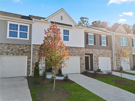 2nd image of 541 Magnolia Cir