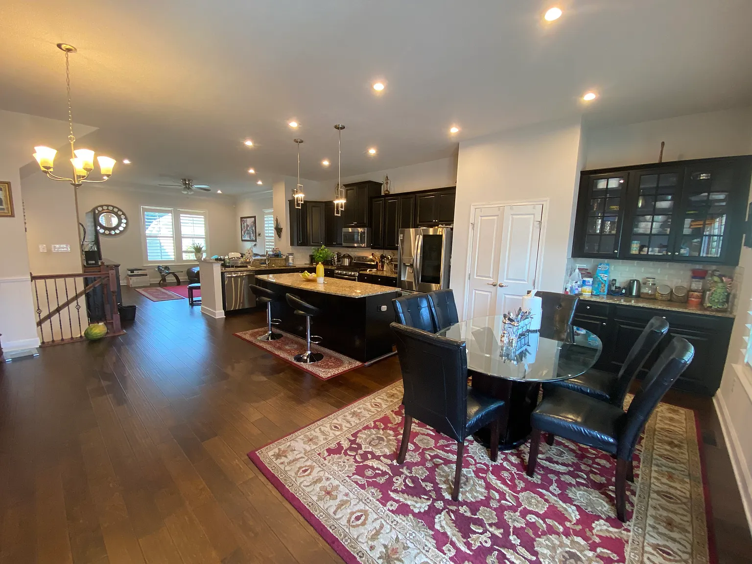 4 bed, 2.5 bath, 2300 sqft, $3,250 — Photo 4