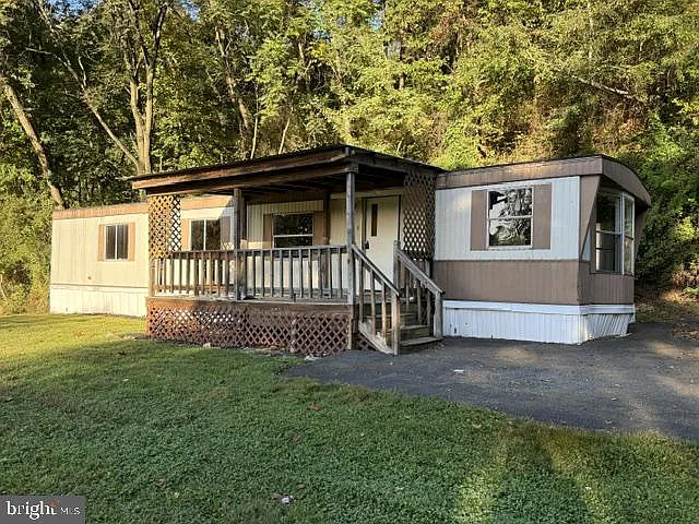 2 bed, 1.0 bath, 756 sqft, $1,300 — Photo 1