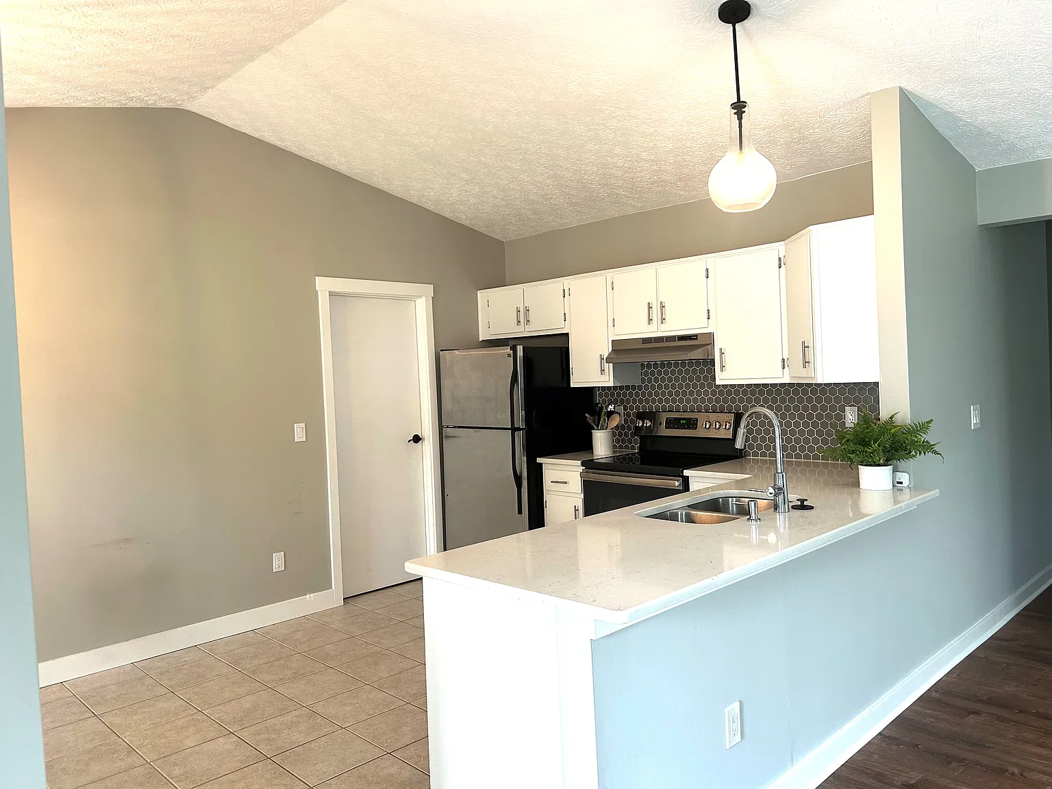 3 bed, 1224 sqft, $2,250 — Photo 3