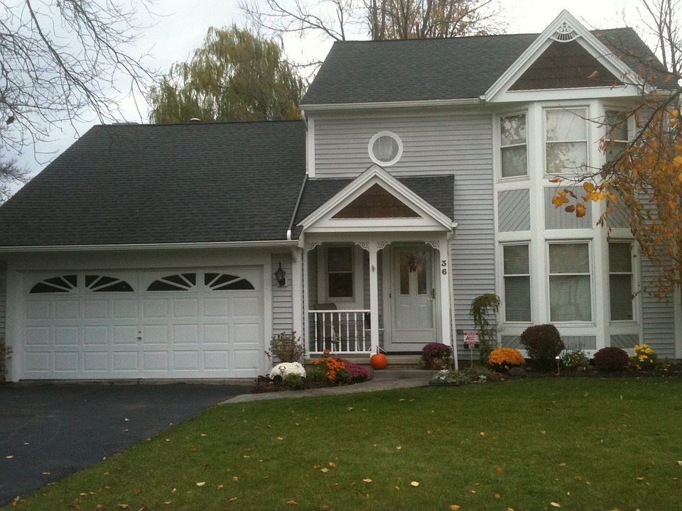 Beautiful 2 story colonial on low traffic stret
