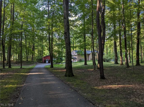 12259 Lela Ln, Burton, OH 44021