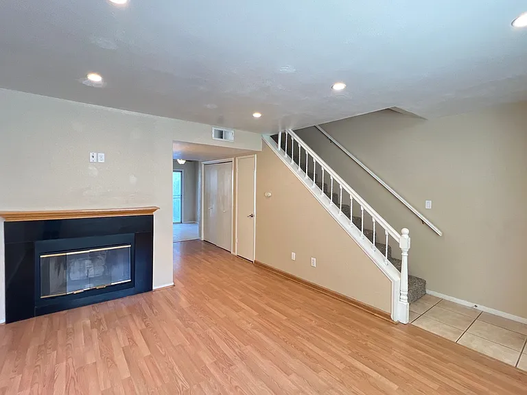 2600 Brookside Dr #20 — Photo 3