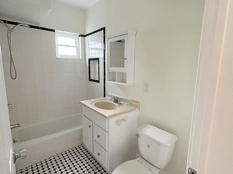 4440 Burns Ave #11 — Photo 16