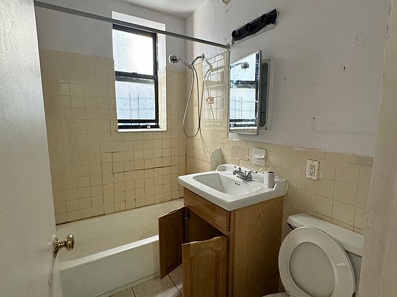 3rd image of 1239 Sheridan Ave #B4