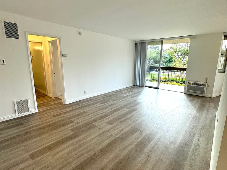 12221 San Vicente Blvd — Photo 35