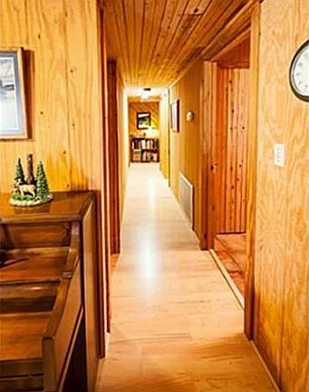 4th image of 805 Highridge Ln