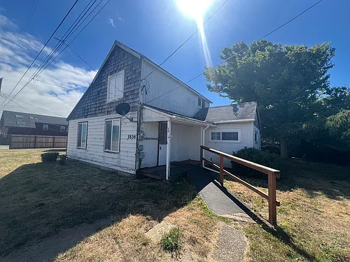 1836 Myrtle St Photo 1