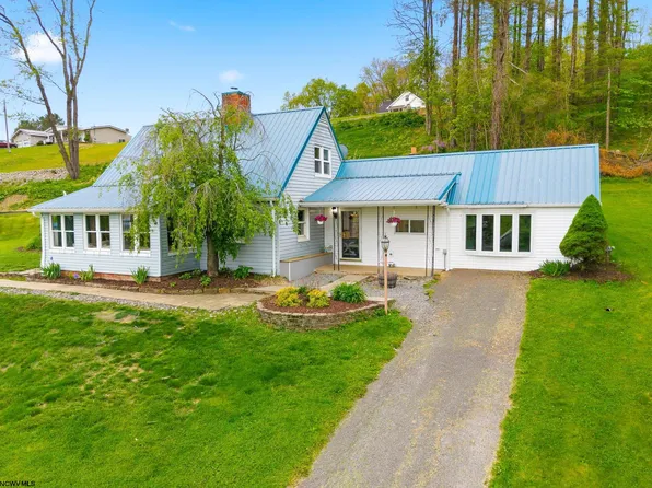 391 U Rd, Arthurdale, WV 26520