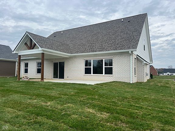 5th image of 3550 S Meadows Ln