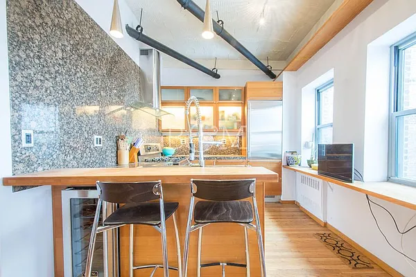 Sold by Brick&Mortar | media 4