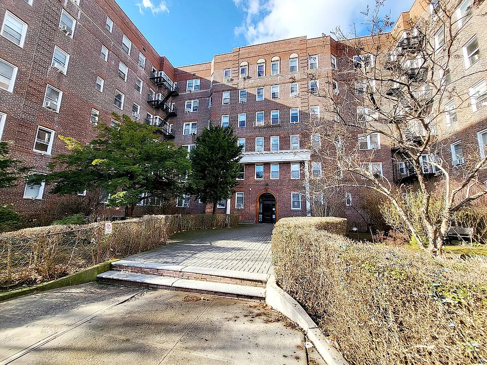 1st image of 140 E 2nd St APT 4F