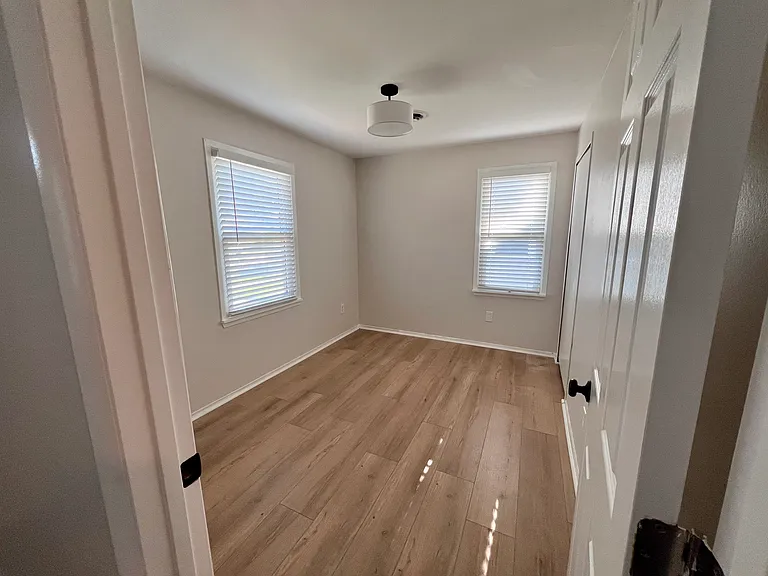 555 E Mahan Ave — Photo 10