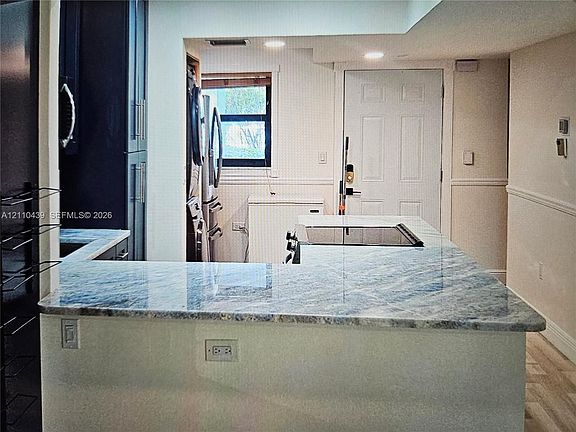 4th image of 1021 Mockingbird Ln APT 105