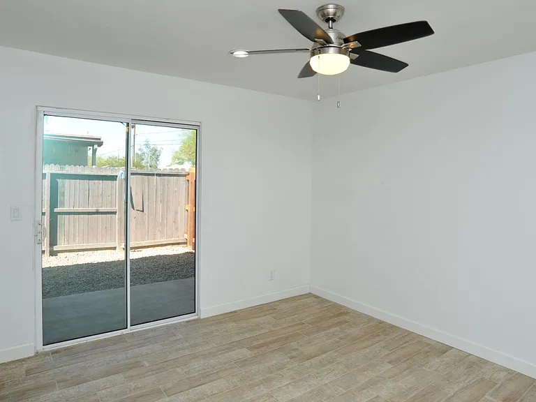 3318 E Presidio Rd — Photo 10