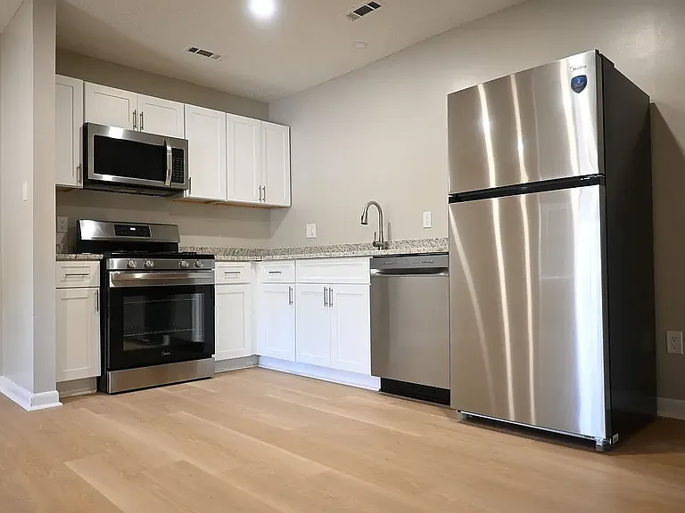 Swan Creek Apartments — Photo 12