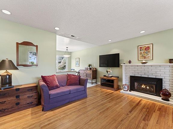 3rd image of 3555 Sevilla Dr