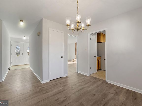 4th image of 2106 Schuster Rd