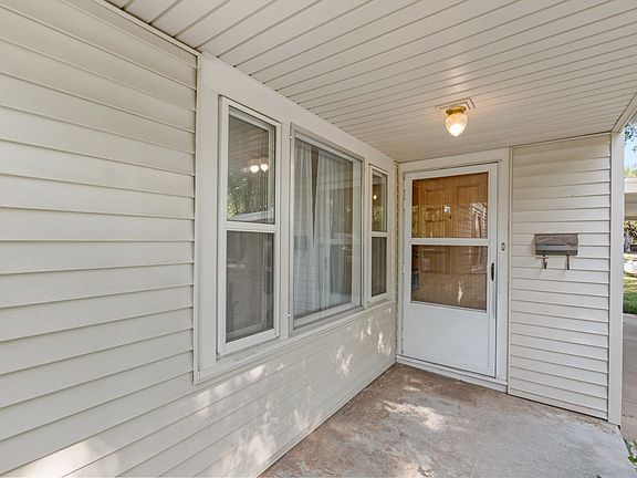 5th image of 2221 S Green St