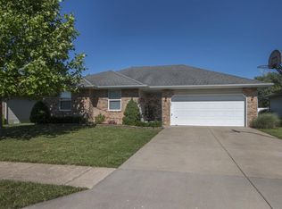 1012 N Hutchinson Ave, Springfield, MO 65803