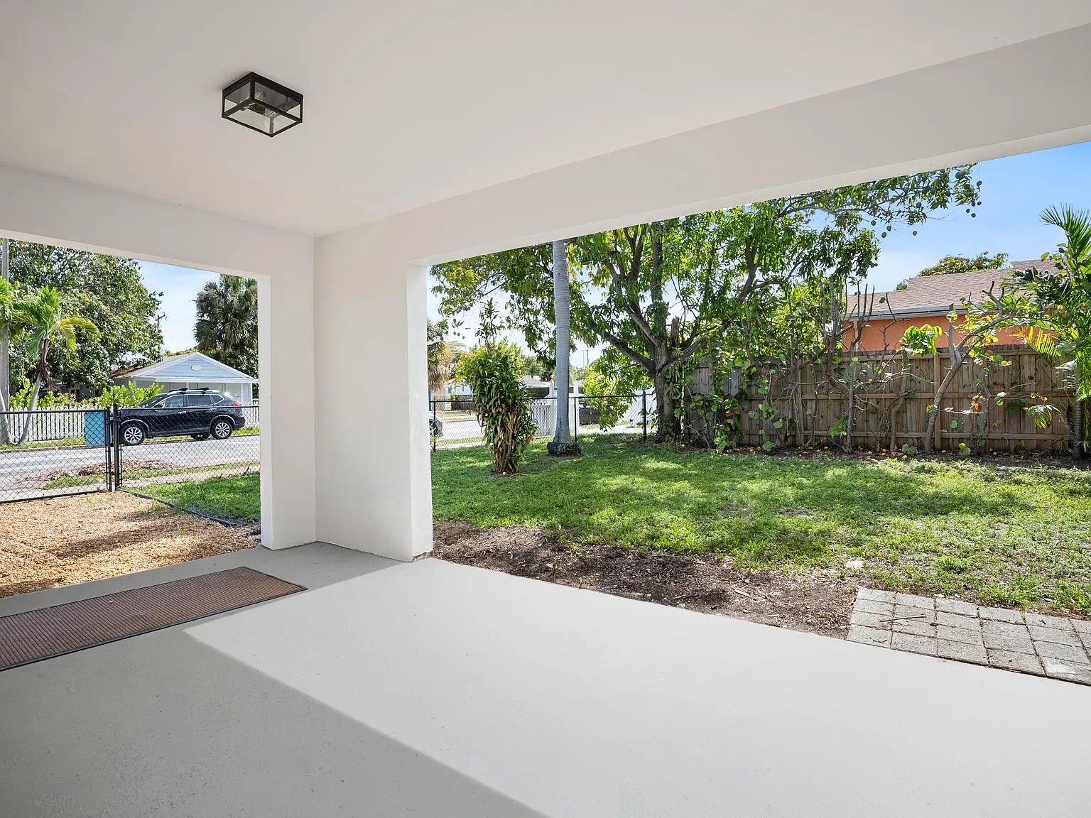 3 bed, 2.0 bath, 1400 sqft, $4,950 — Photo 4