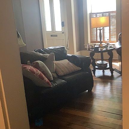 2nd image of 425 Spring St