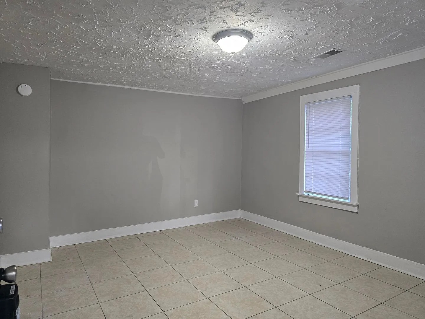 Spacious 5-Bedroom Home in Columbia Section 8 Accepted! — Photo 2