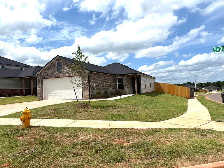 1222 Saddle Dr — Photo 3