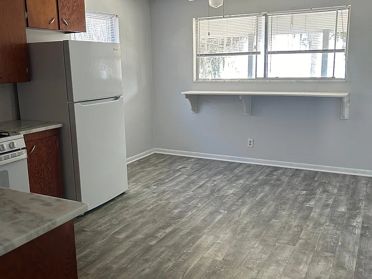 11 N Lake St #3 — Photo 11