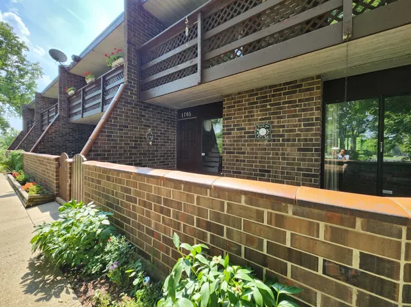 1705 Kenneth Cir, Elgin, IL 60120