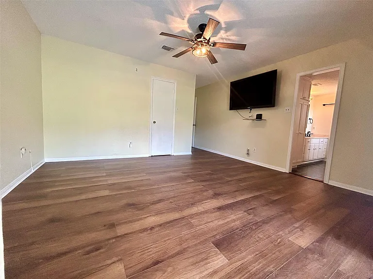 2456 Country Club Dr — Photo 15