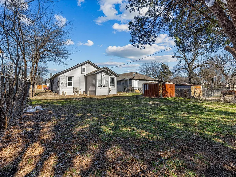 2706 Emmett St — Photo 15