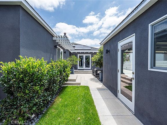 3rd image of 4557 Hazelbrook Ave
