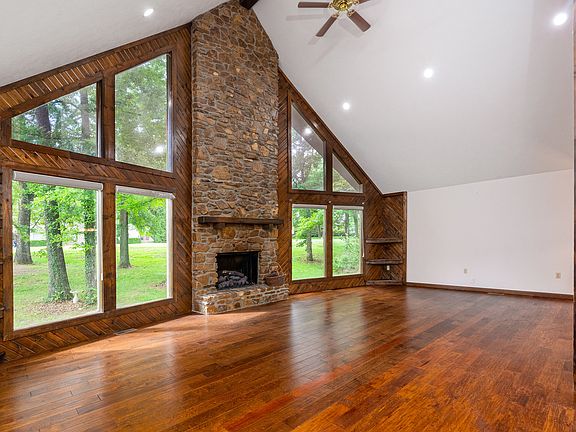 4th image of 500 Arbor Dr