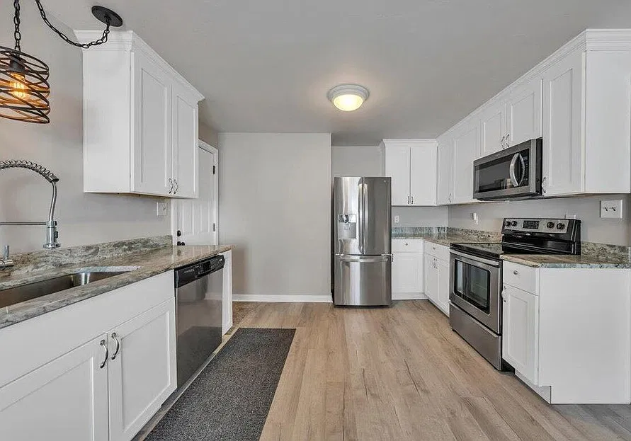 4 bed, 1806 sqft, $2,300 — Photo 4