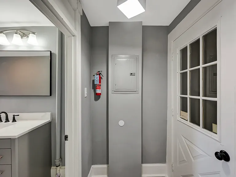 128 E Broad St #B — Photo 12