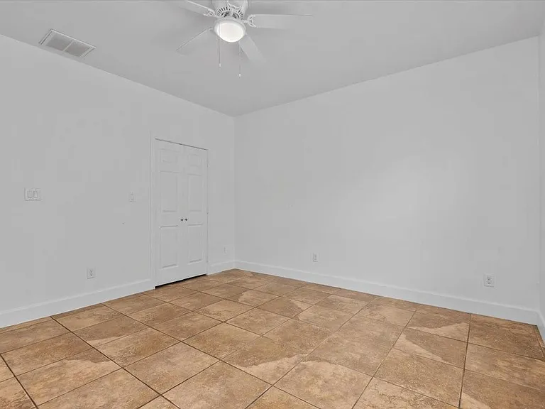 2514 Bennington St — Photo 22