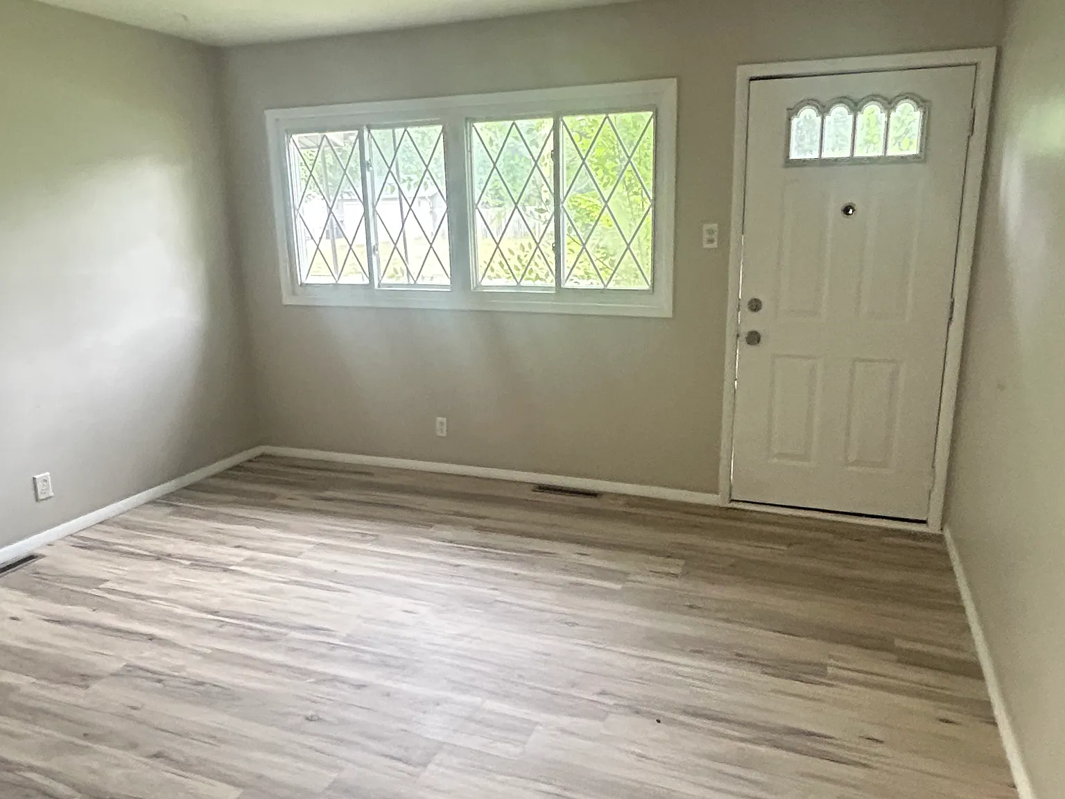 3 bed, 954 sqft, $1,300 — Photo 3