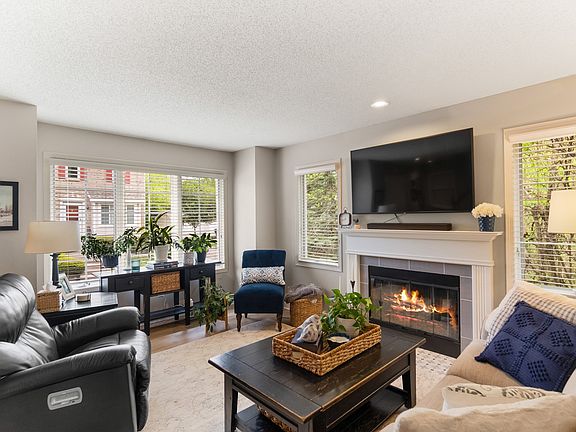 3rd image of 5260 Meredith Dr