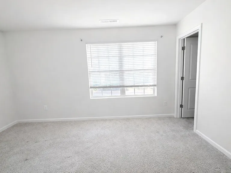 193 Brentwood Dr — Photo 2