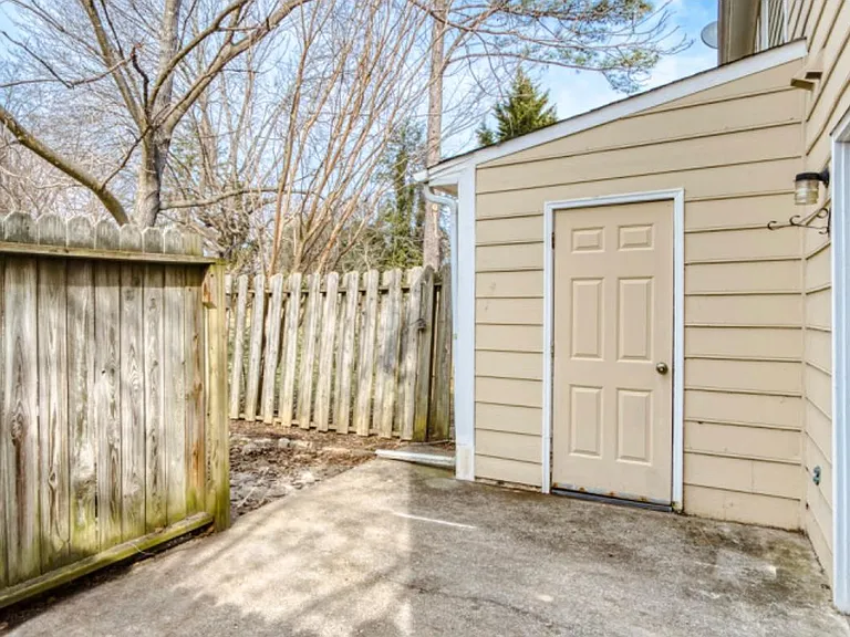 247 Lester Pl — Photo 10