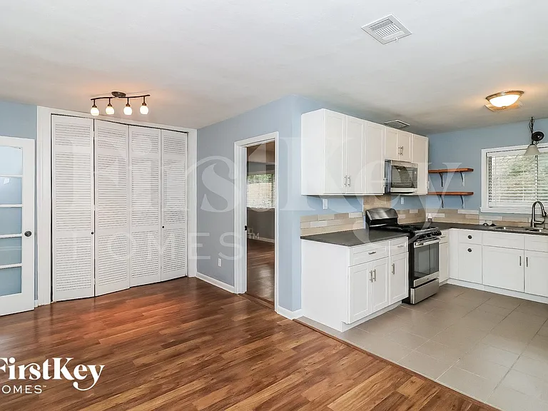 3453 Woods Dr — Photo 4