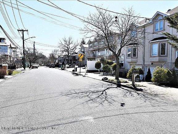 3rd image of 2 Grasmere Ave
