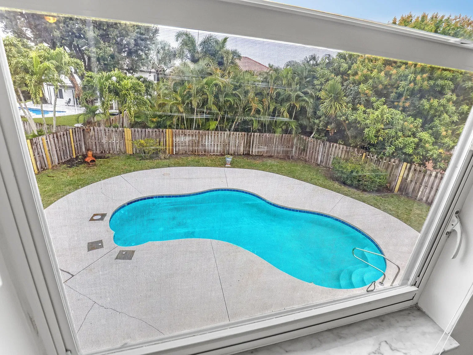 4 bed, 2.5 bath, 2882 sqft, $5,200 — Photo 2
