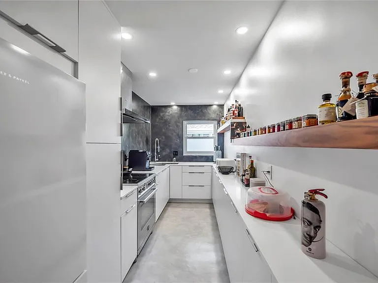 224 6th Ave N #13 — Photo 12