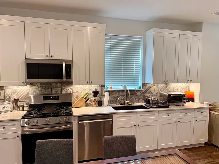 Kitchen (with under cabinet lighting)