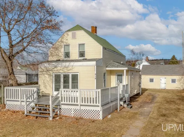 614 W B St, Iron Mountain, MI 49801