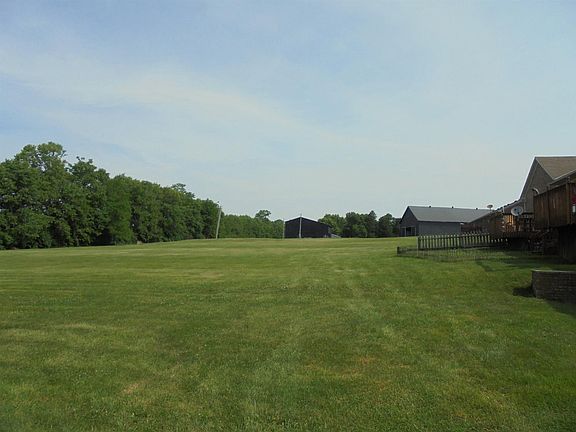 4th image of 240 Colony Dr