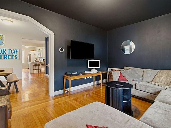 4th image of 244 Camp St #1