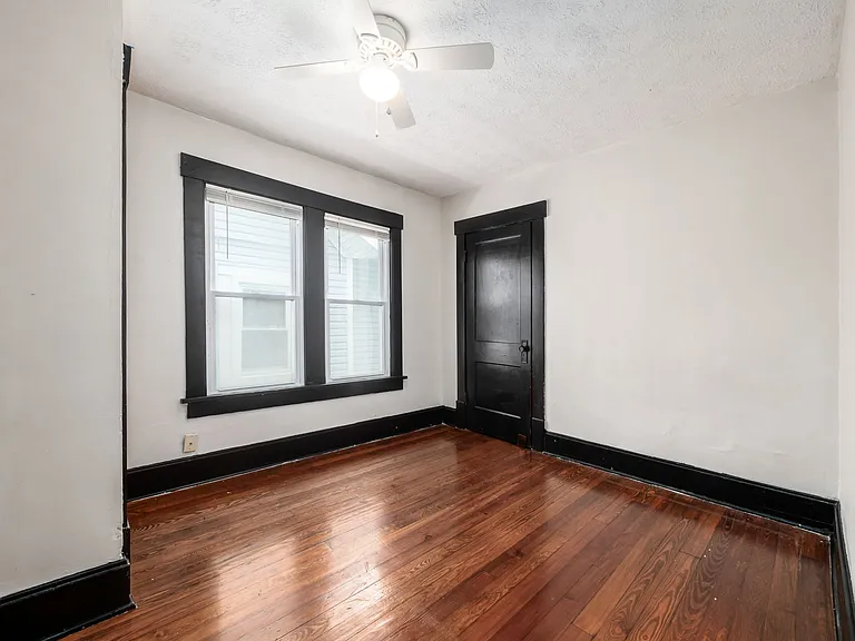 662 E Whittier St #662 — Photo 6